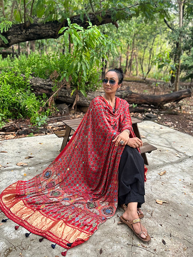 Red Sitaare modal silk dupatta with Zari