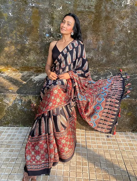 Kaali Anaaras modal silk saree