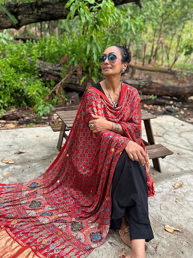 Red Sitaare modal silk dupatta with Zari