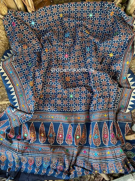Neele Sitaare dupatta- Badan pe sitaare