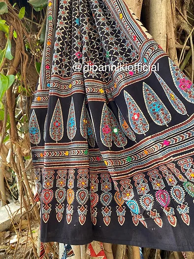 Kaale Sitaare dupatta- Badan pe sitaare