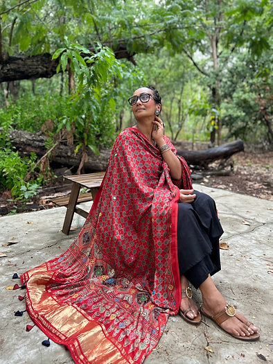 Red Sitaare modal silk dupatta with Zari