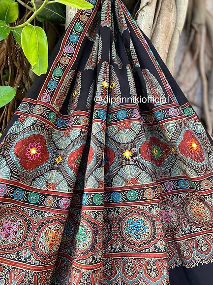 Kaala Anaaras dupatta- Badan pe sitaare