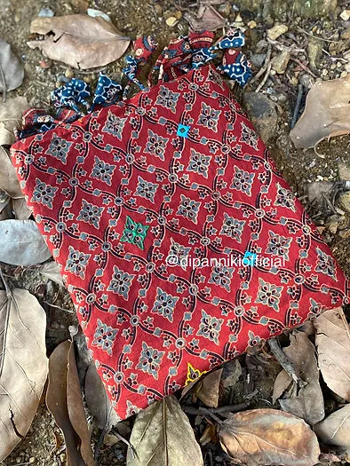Mud red Jaali dupatta- Badan pe sitaare