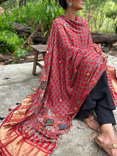 Red Sitaare modal silk dupatta with Zari