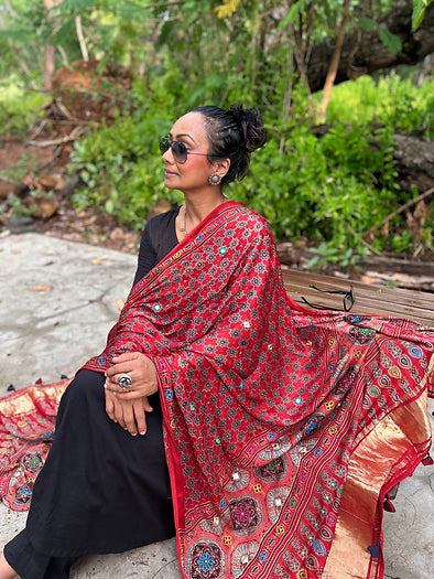 Red Sitaare modal silk dupatta with Zari