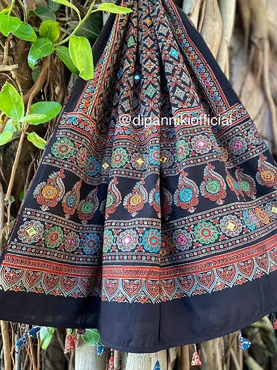 Kaali Jaali dupatta- Badan pe sitaare
