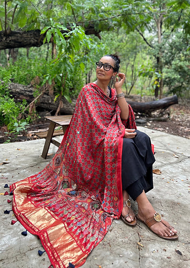 Red Sitaare modal silk dupatta with Zari