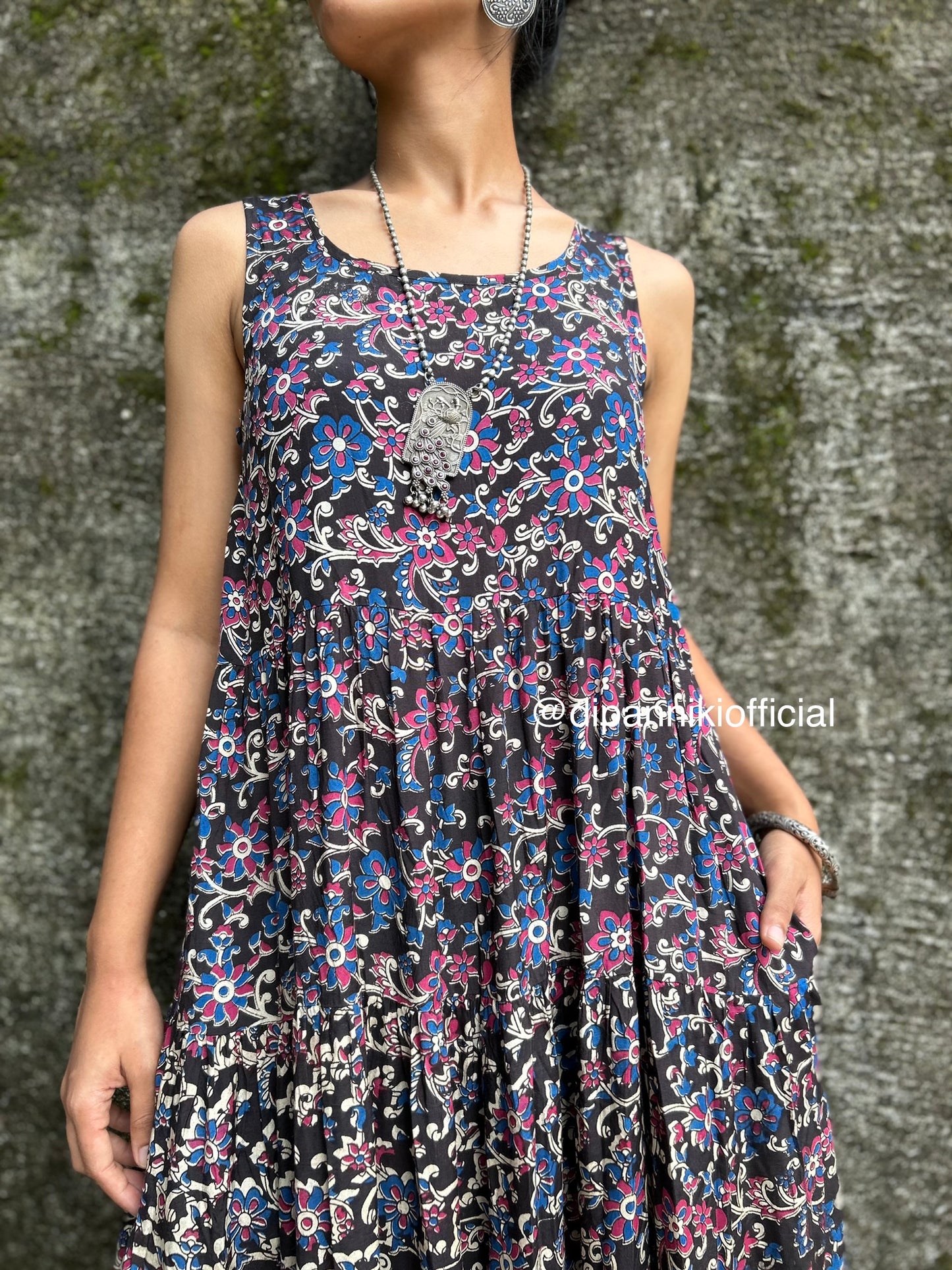 Kaali Pinky Gulabo