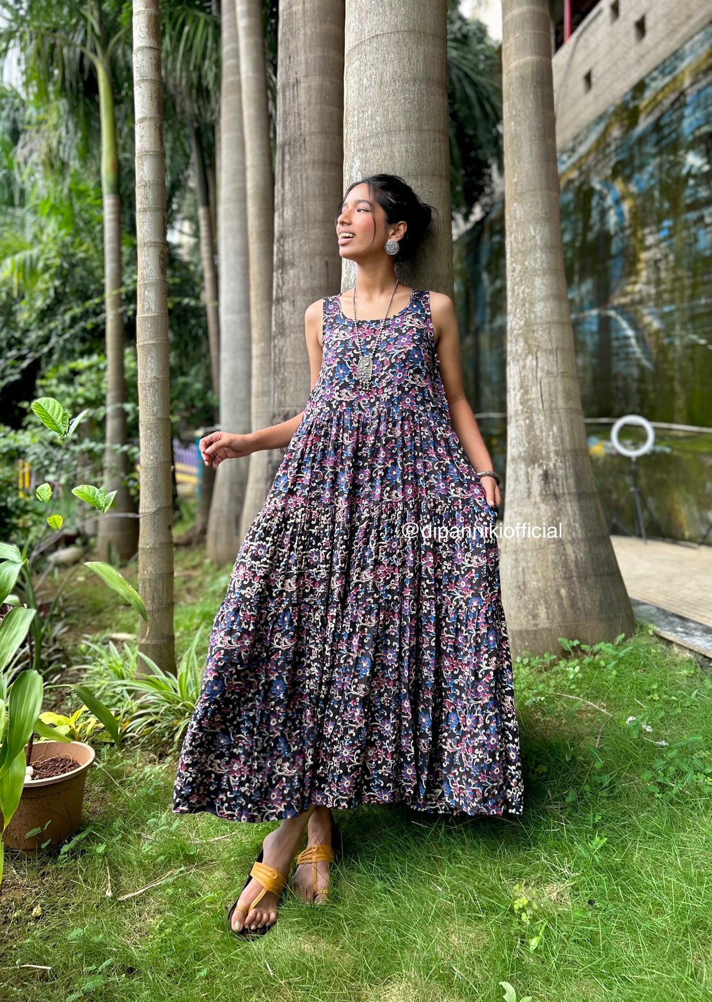 Kaali Pinky Gulabo