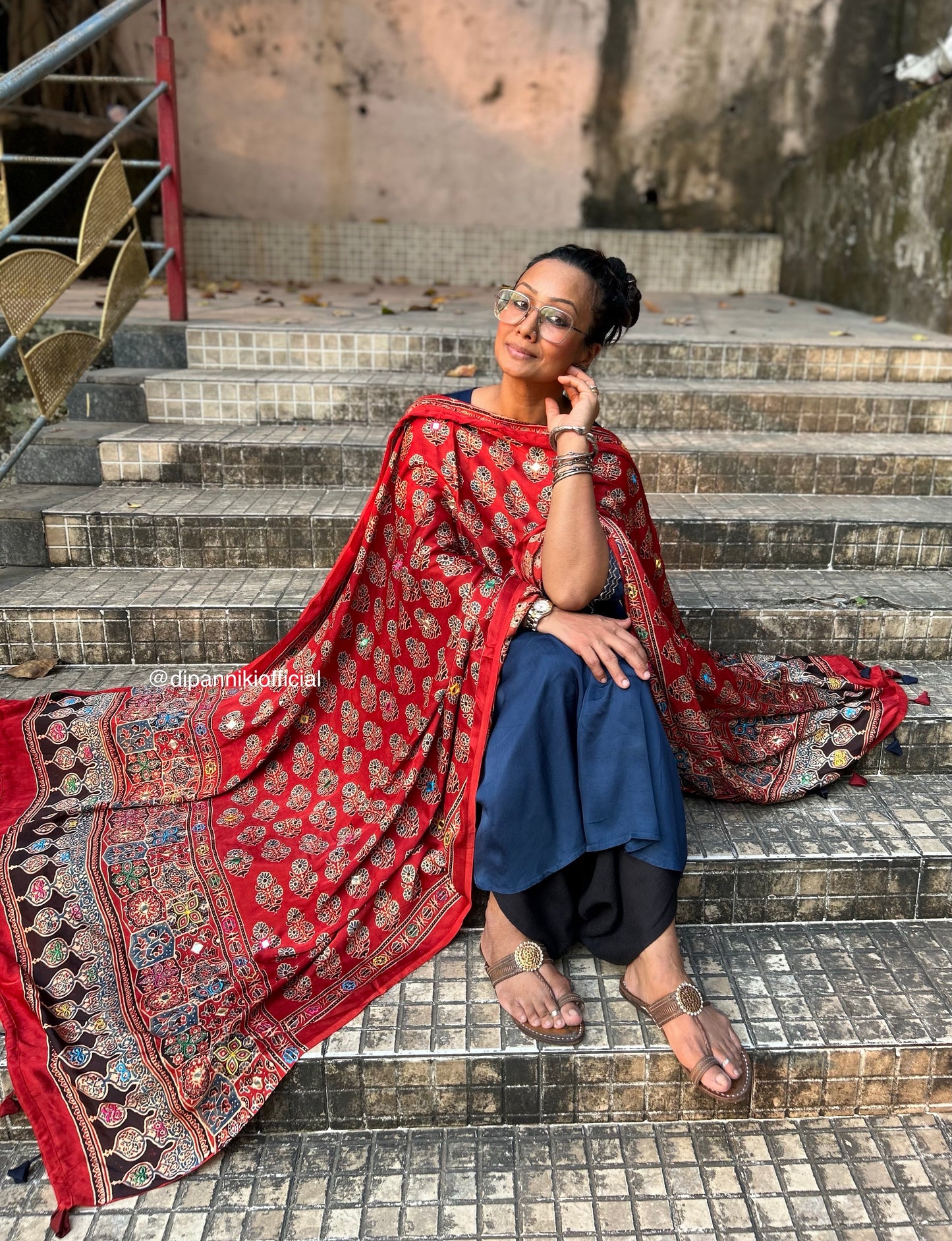 Red phool modal silk dupatta