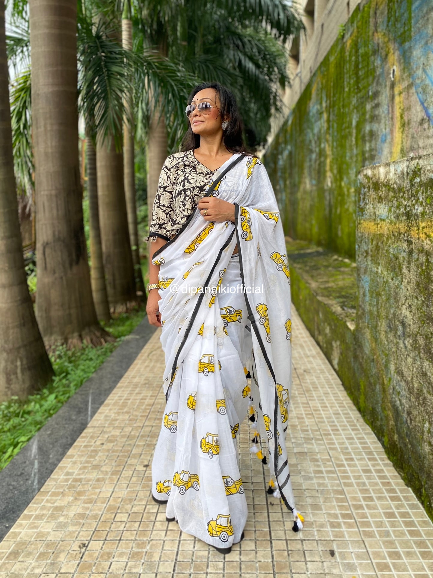 Kaali peeli Taxi saree