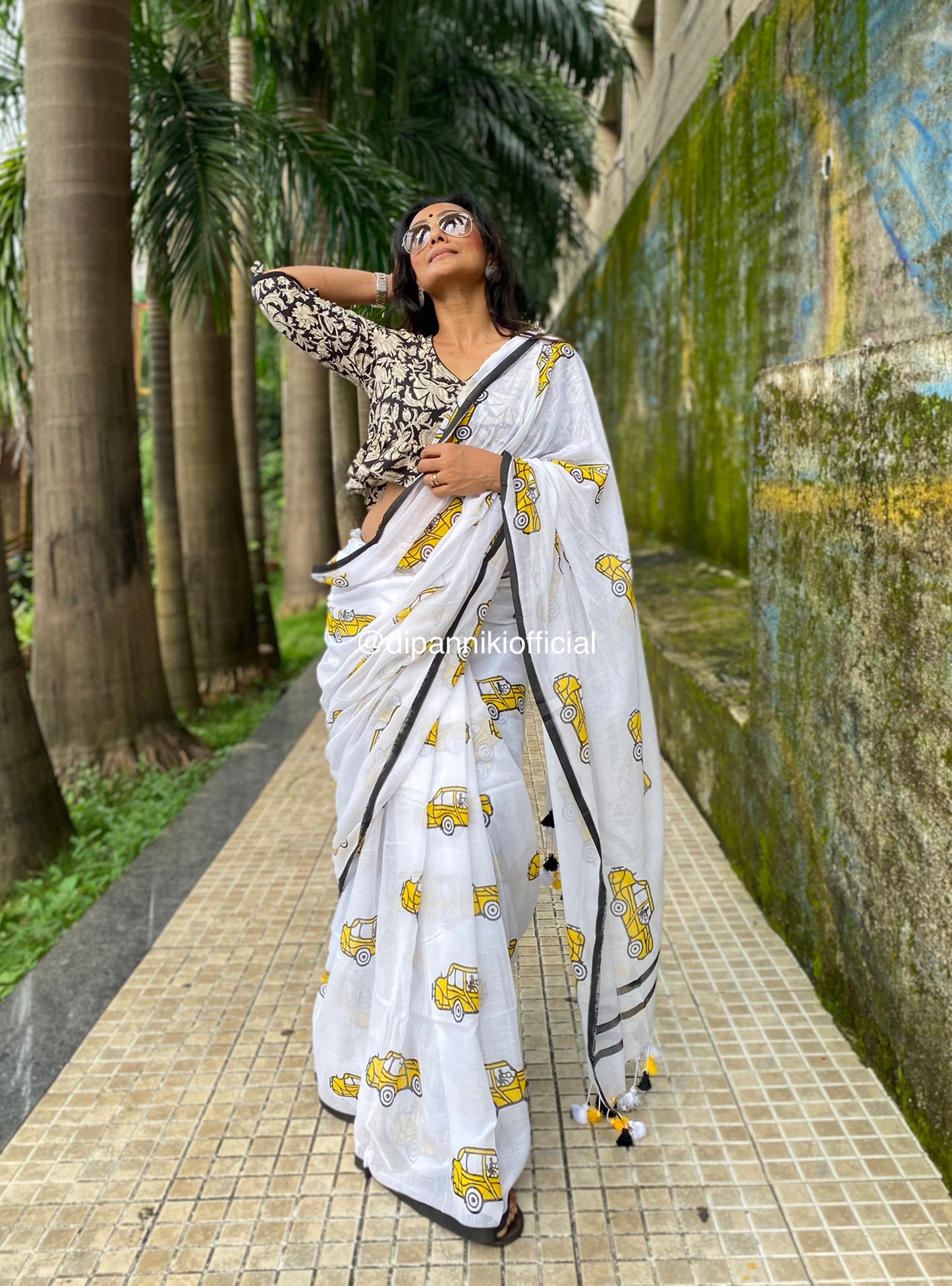 Kaali peeli Taxi saree