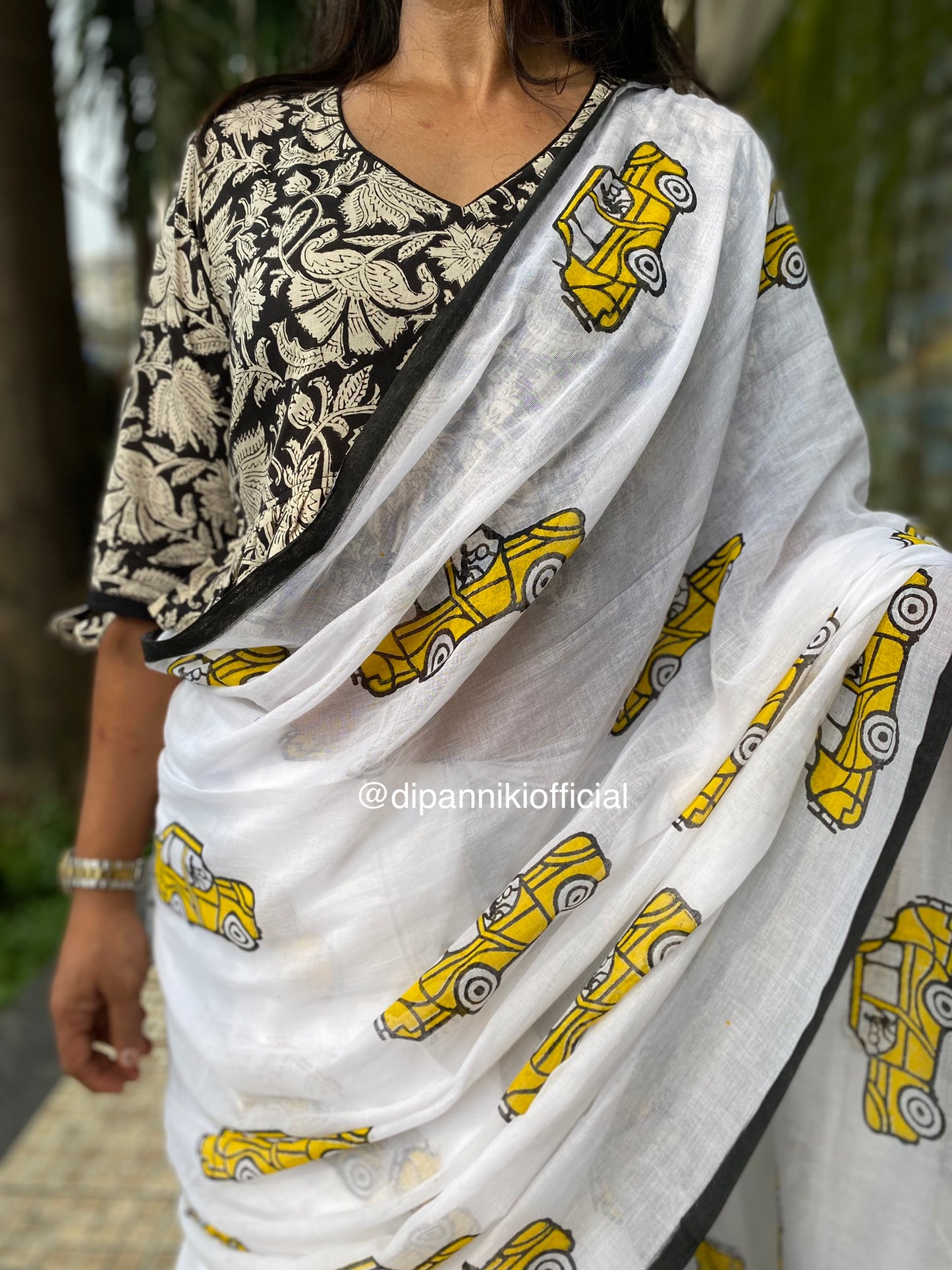 Kaali peeli Taxi saree