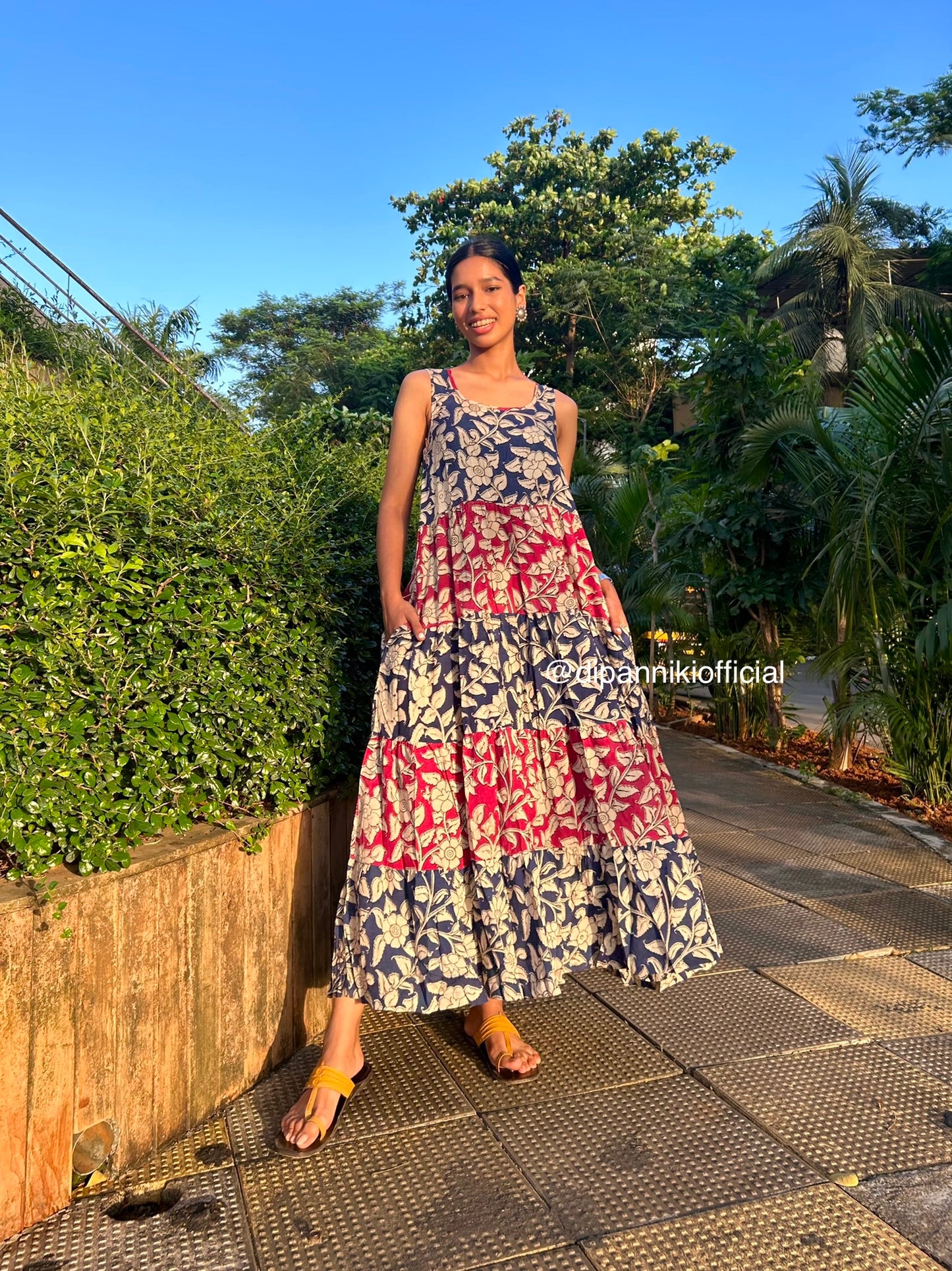 Neeli Gulabi Gulabo
