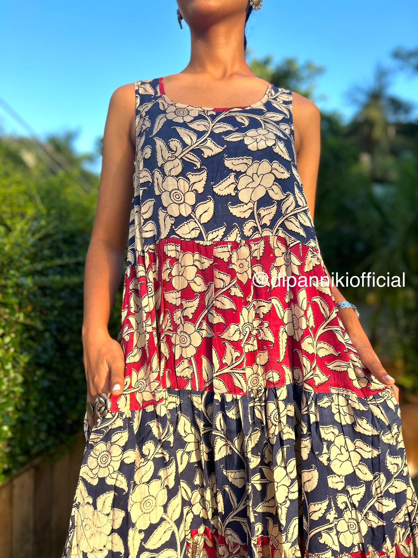 Neeli Gulabi Gulabo