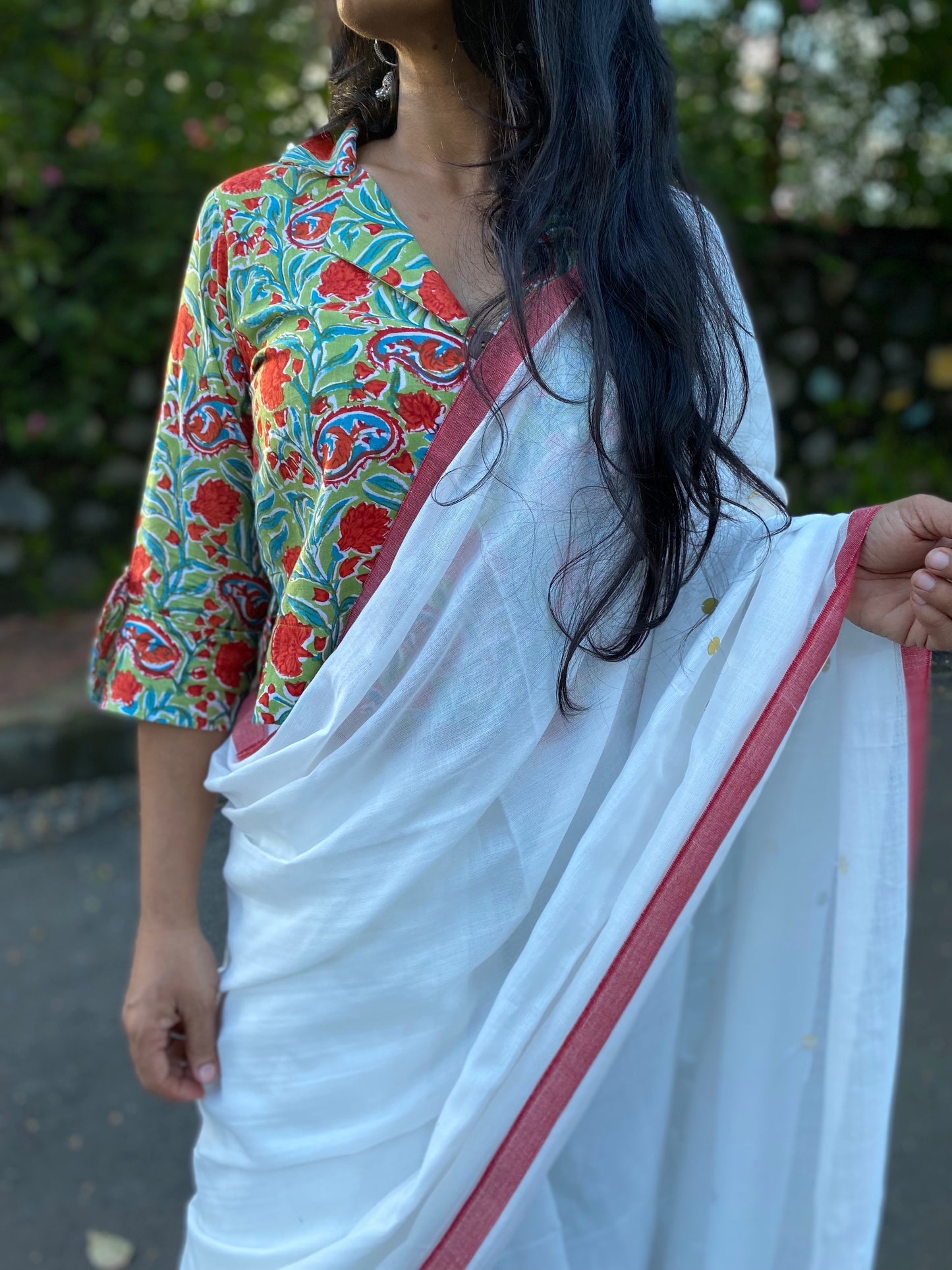 Kora Tikli Mul Cotton Saree